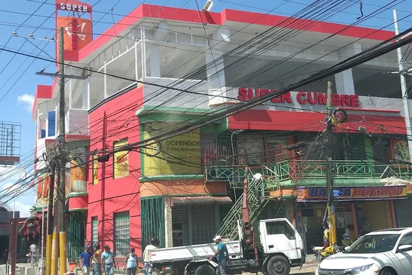 Fachada de Cumbre
