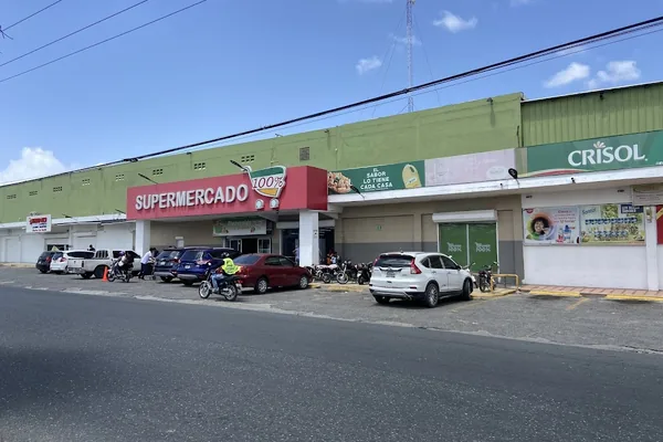Fachada de Supermercado 100%