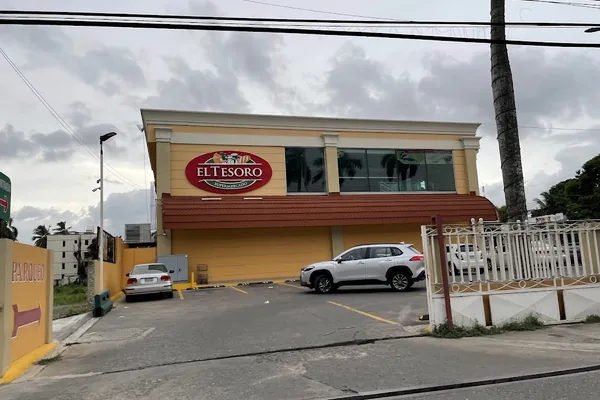 Fachada de El Tesoro